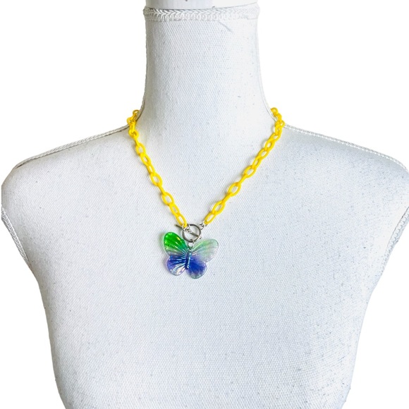 NWT Acrylic Multicolor Clear Watercolor Butterfly Yellow Chain Necklace - Picture 1 of 3